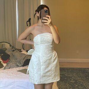 Elegant White Strapless Dress